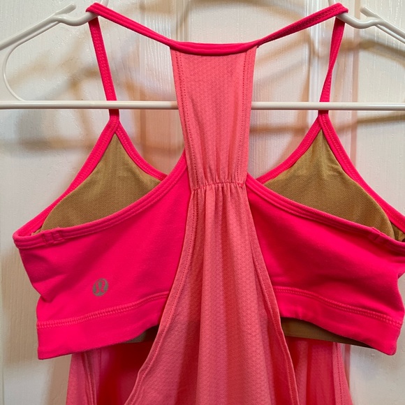 Lululemon tank top with built in bra, in beautiful excellent condition - Picture 2 of 3